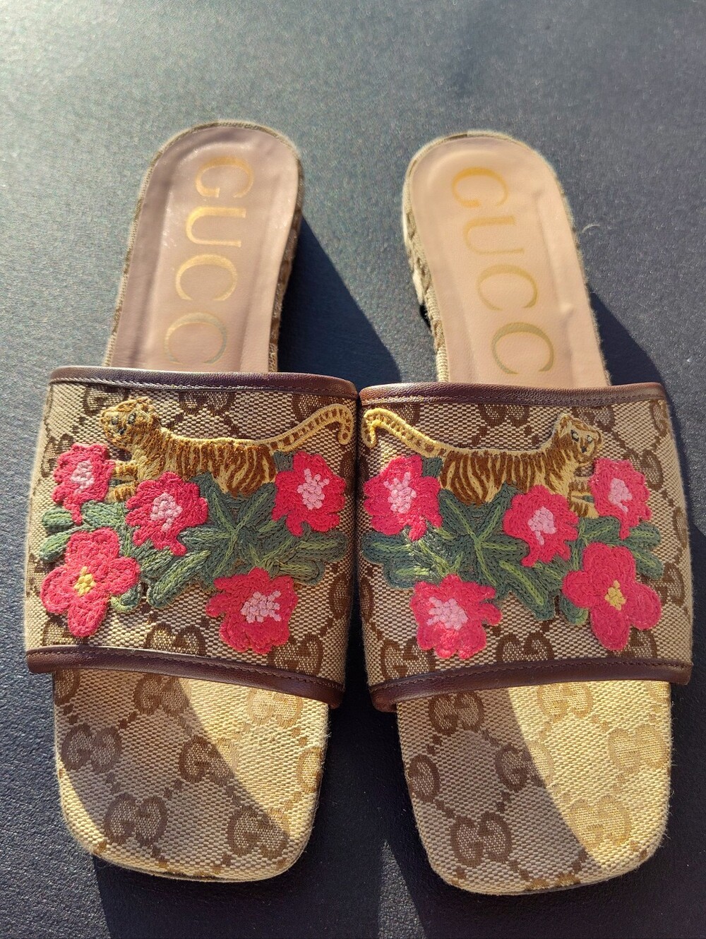 Gucci GG Supreme Logo Floral Tiger Embroidered Leather Slides Sandals Sz 8.5